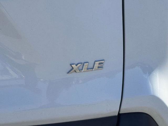 Used 2019 Toyota RAV4 XLE w/ Convenience Package FWD image 7