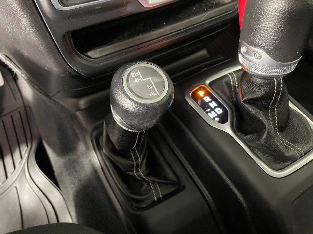 Used 2018 Jeep Wrangler Unlimited Sahara AWD/4WD image 11