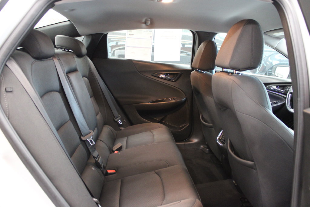 Used 2018 Chevrolet Malibu LT FWD image 38