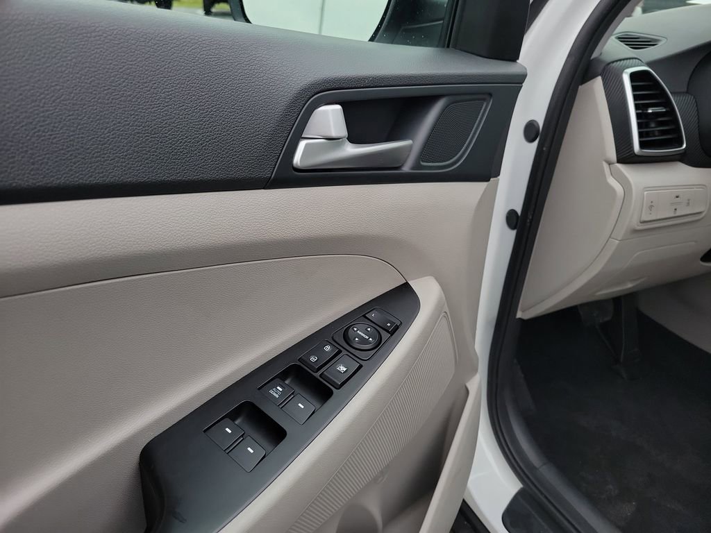 Used 2020 Hyundai Tucson SE image 19
