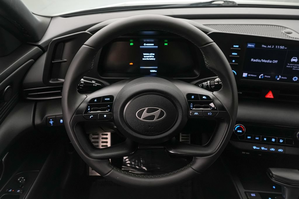 Used 2025 Hyundai Elantra Sport FWD image 13