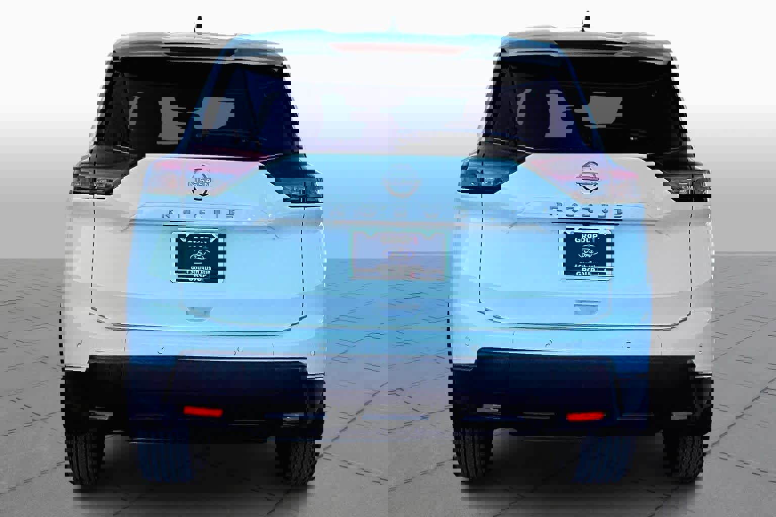 Used 2024 Nissan Rogue S image 2