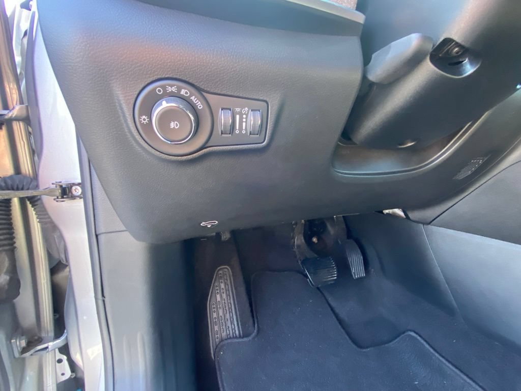 Used 2024 Jeep Compass Latitude AWD/4WD image 12