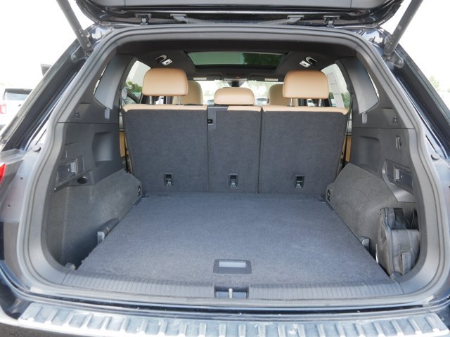 Used 2024 Volkswagen Tiguan SE AWD/4WD image 17