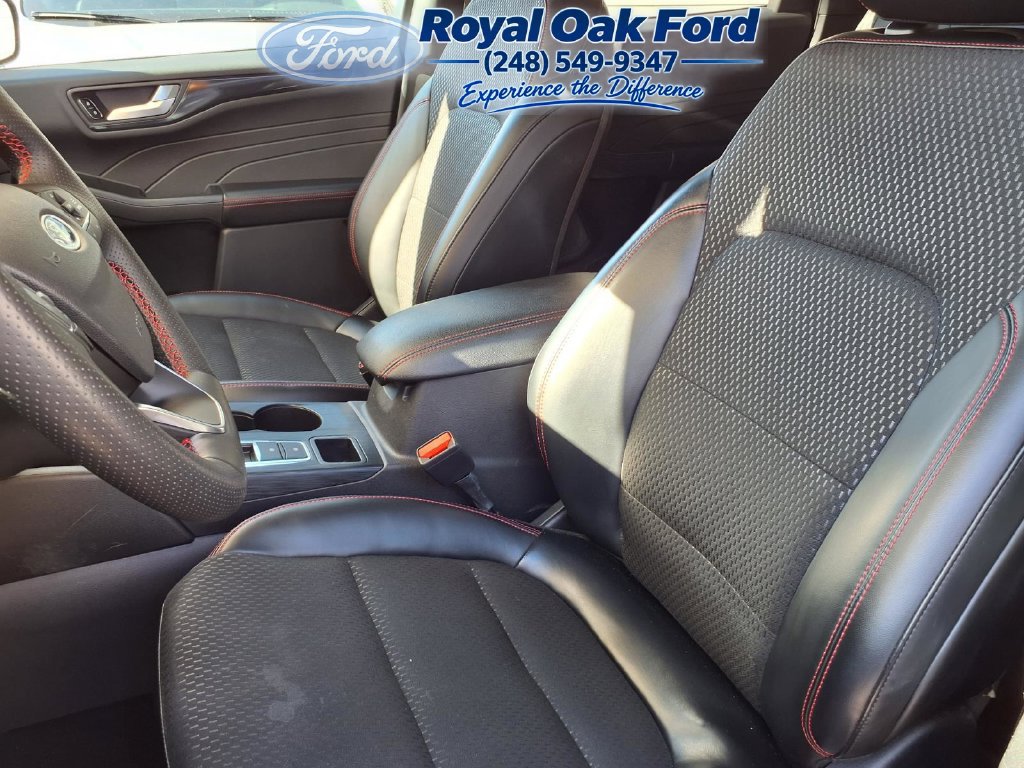 Certified 2024 Ford Escape ST-Line w/ Tech Pack #1 AWD/4WD image 4