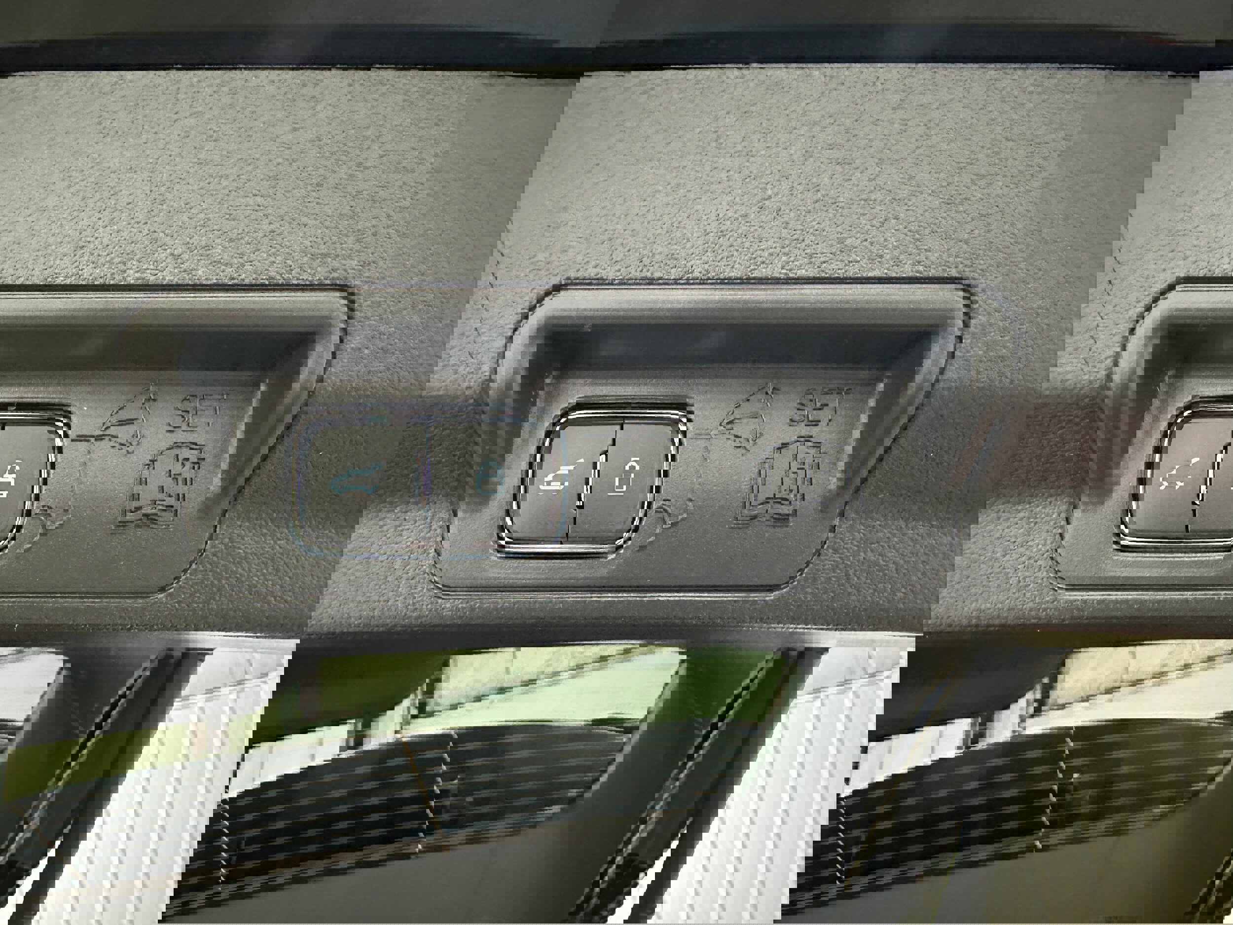 Certified 2025 Ford Explorer ST-Line image 30