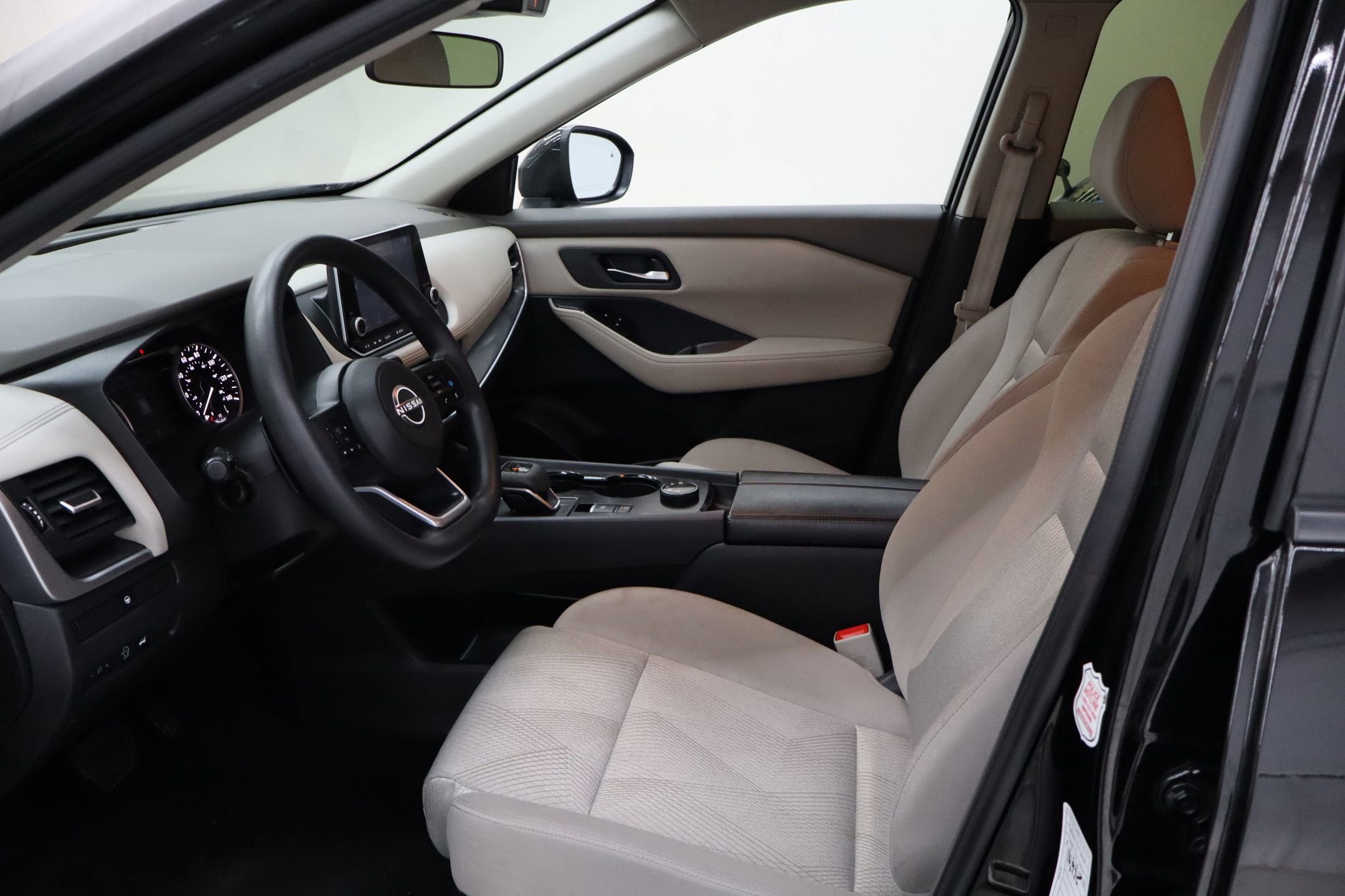 Used 2024 Nissan Rogue SV image 24