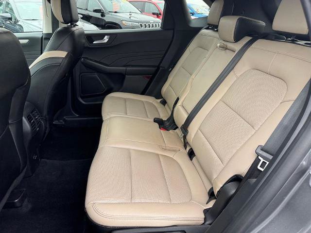 Certified 2022 Ford Escape SEL w/ Technology Package AWD/4WD image 9