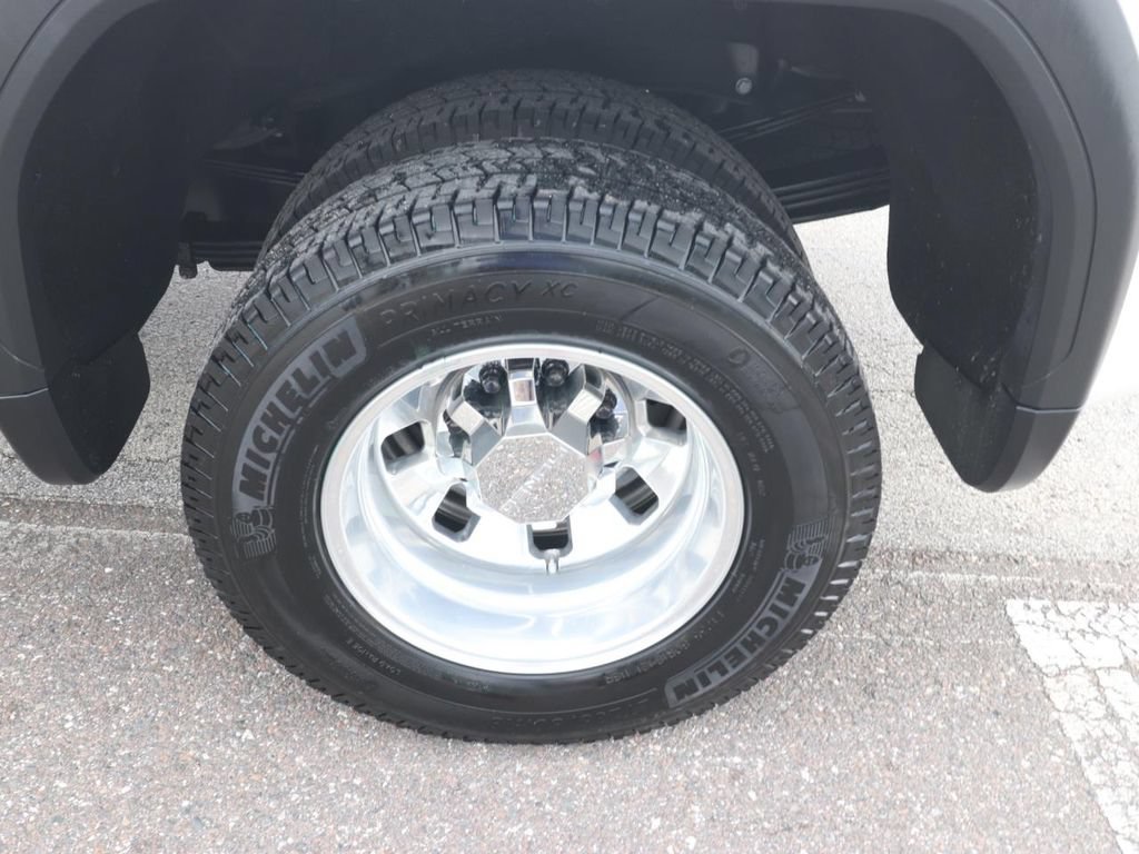 Used 2025 GMC Sierra 3500 Denali Ultimate AWD/4WD image 17