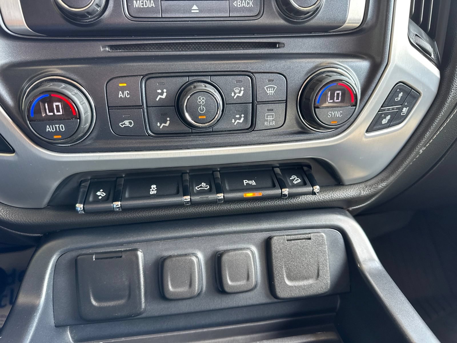Used 2018 GMC Sierra 2500 SLT AWD/4WD image 35