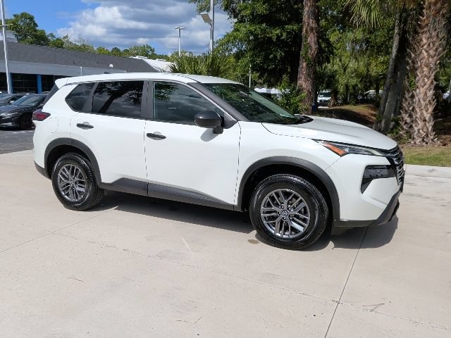 Used 2024 Nissan Rogue S AWD/4WD image 2