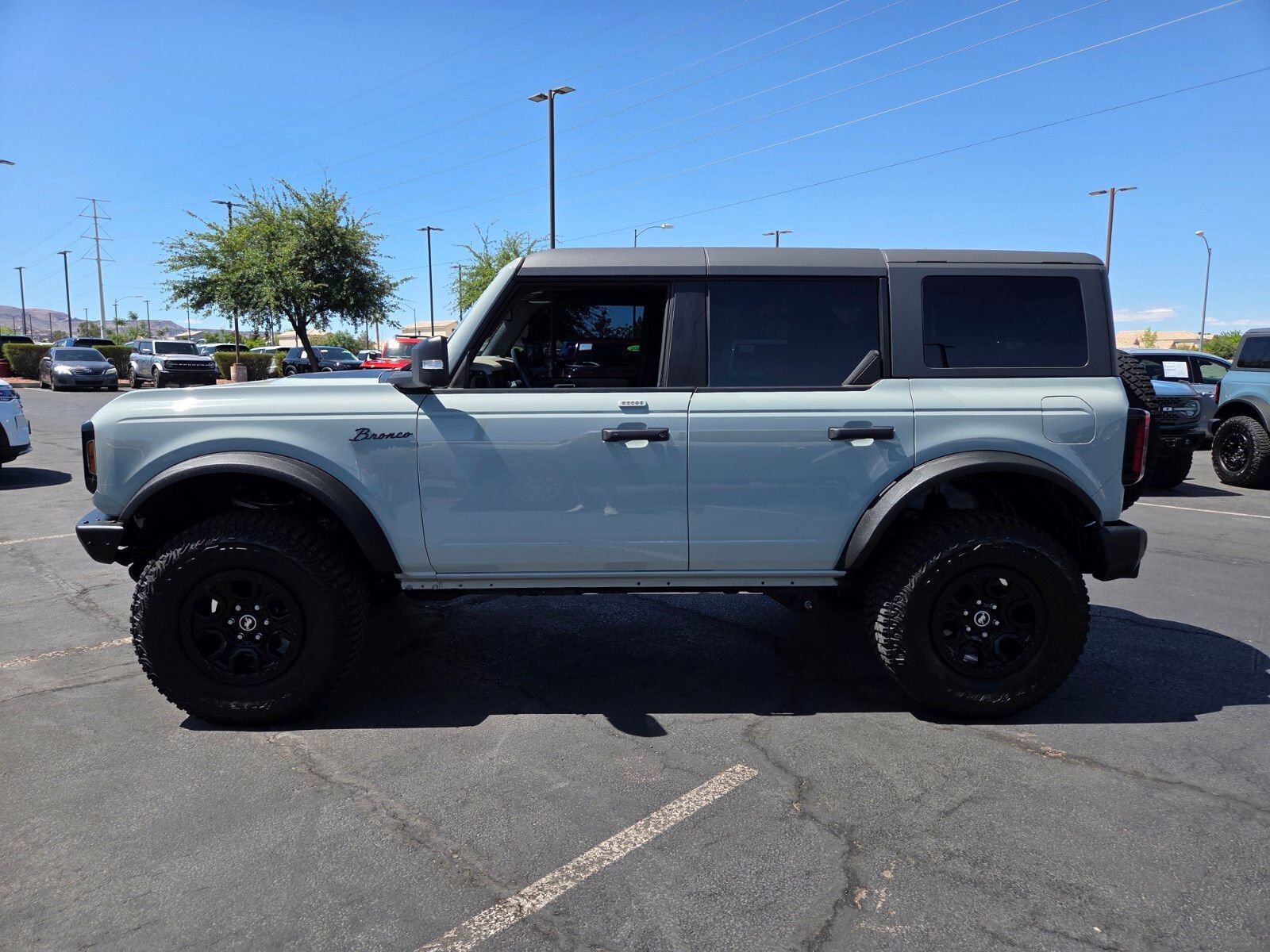 Certified 2023 Ford Bronco Wildtrak AWD/4WD image 3