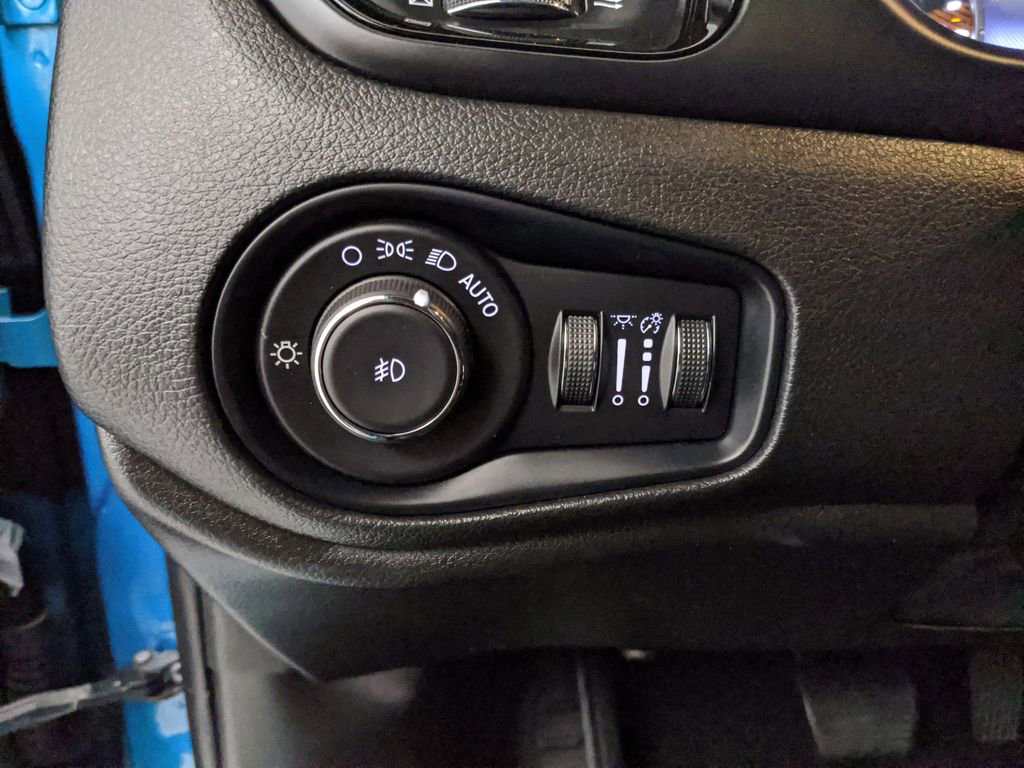 Used 2022 Jeep Renegade Altitude w/ Sun/Sound Group AWD/4WD image 16