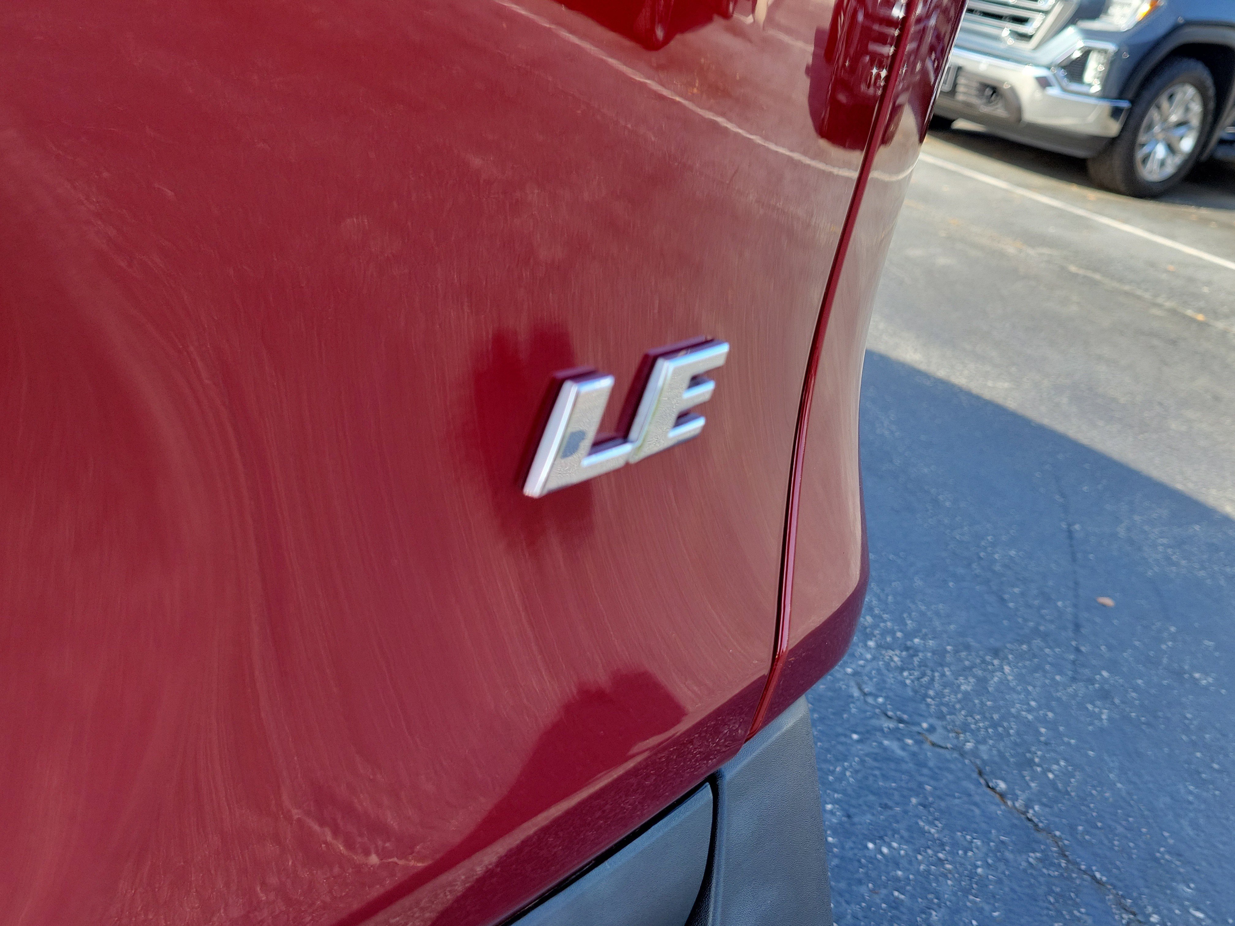 Used 2022 Toyota RAV4 LE FWD image 6