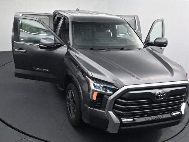 Used 2025 Toyota Tundra Limited AWD/4WD image 42