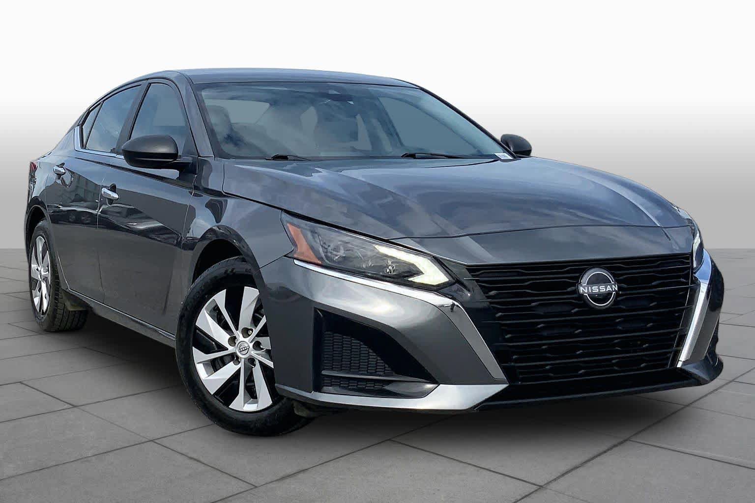 Used 2025 Nissan Altima 2.5 S FWD image 3