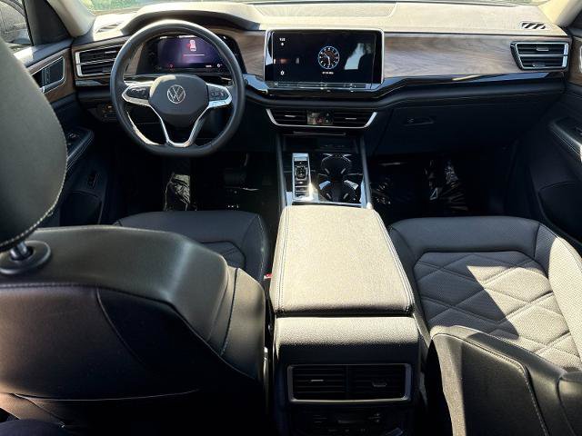Used 2024 Volkswagen Atlas SE w/ Panoramic Sunroof Package FWD image 12