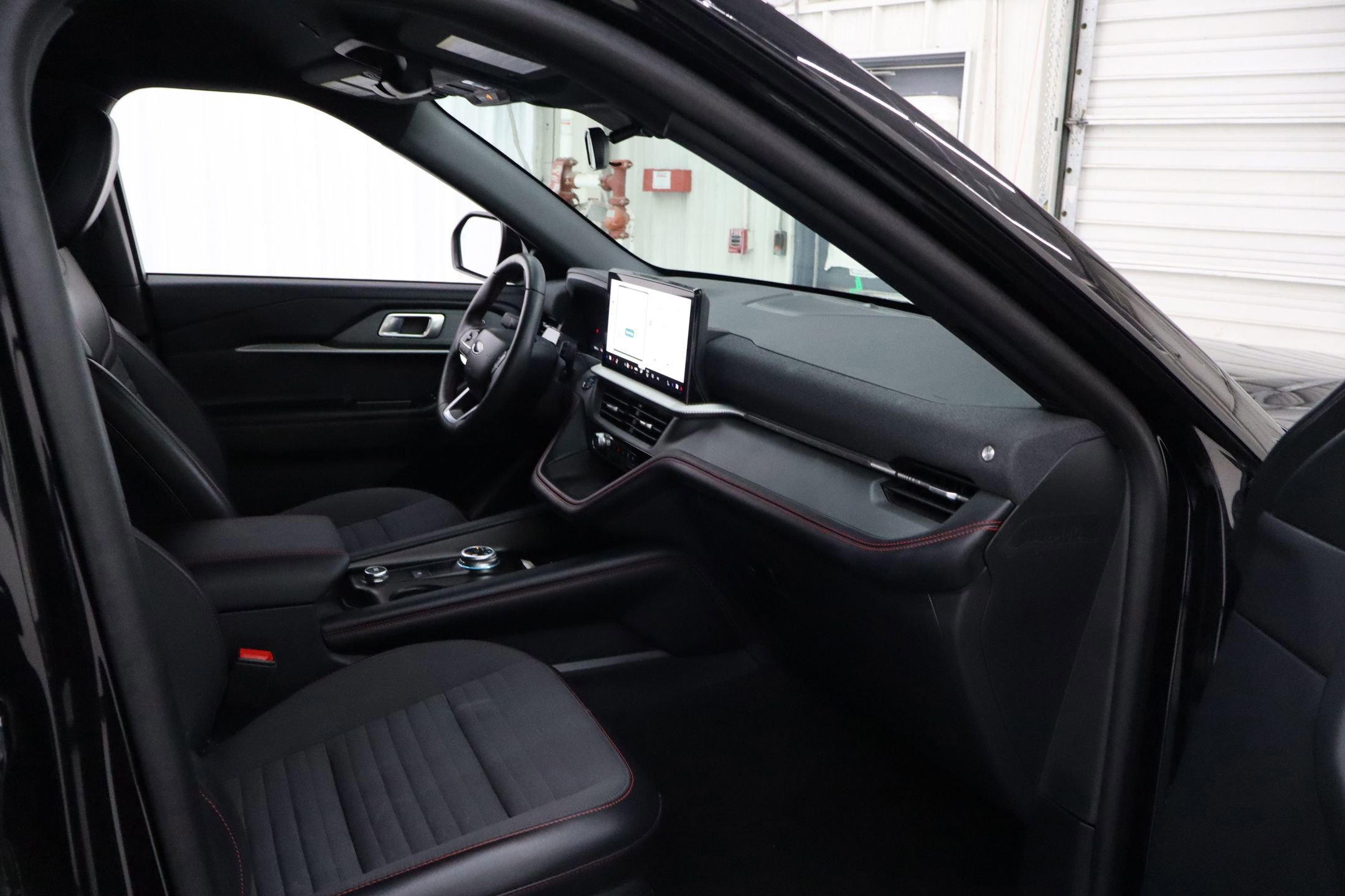 Certified 2025 Ford Explorer ST-Line w/ ST-Line Street Pack image 36