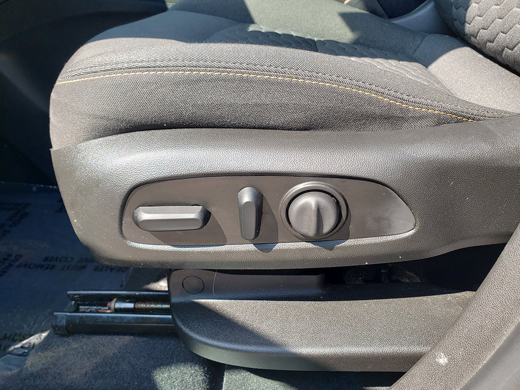 Used 2021 Chevrolet Equinox LT FWD image 21