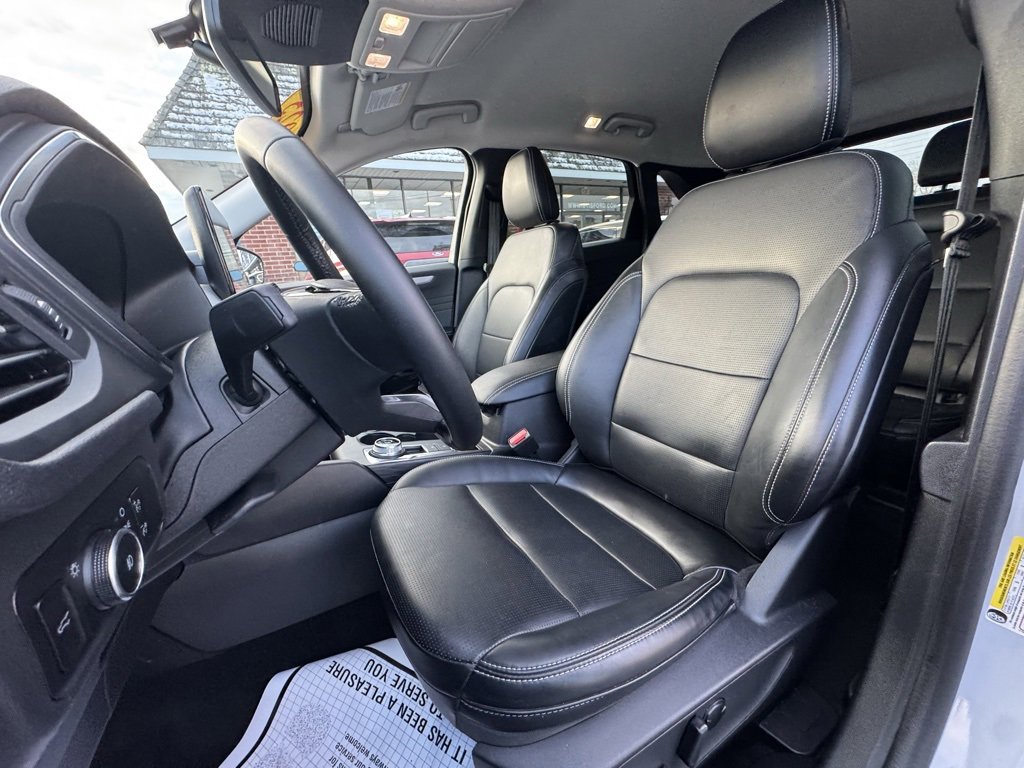 Certified 2025 Ford Escape Platinum image 18