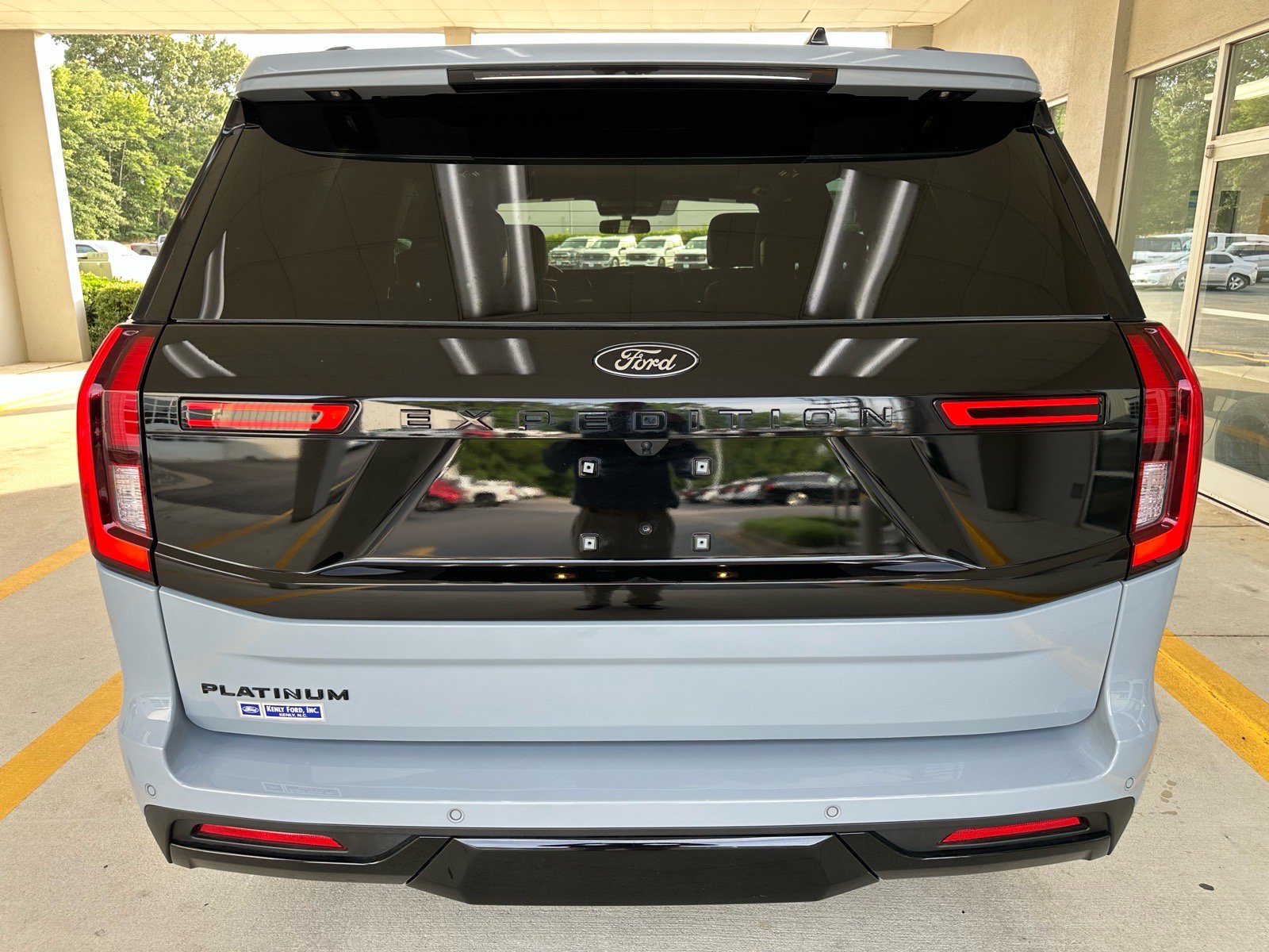 Certified 2025 Ford Expedition Platinum w/ Stealth Performance Package AWD/4WD image 12
