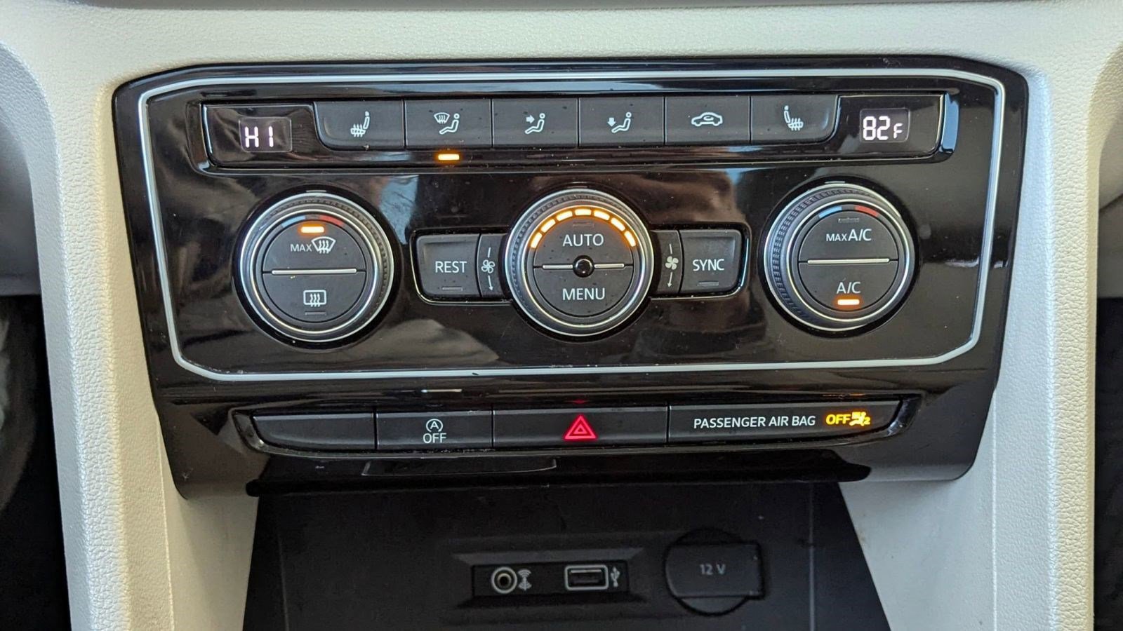 Used 2018 Volkswagen Atlas SEL w/ R-Line Package image 29