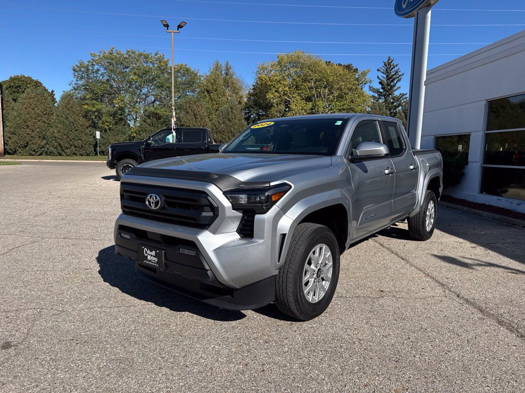 Used 2024 Toyota Tacoma SR5 AWD/4WD image 7