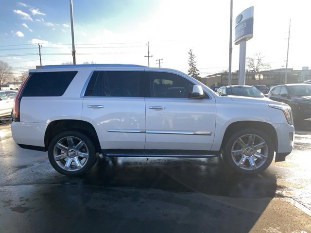 Used 2019 Cadillac Escalade Luxury image 2