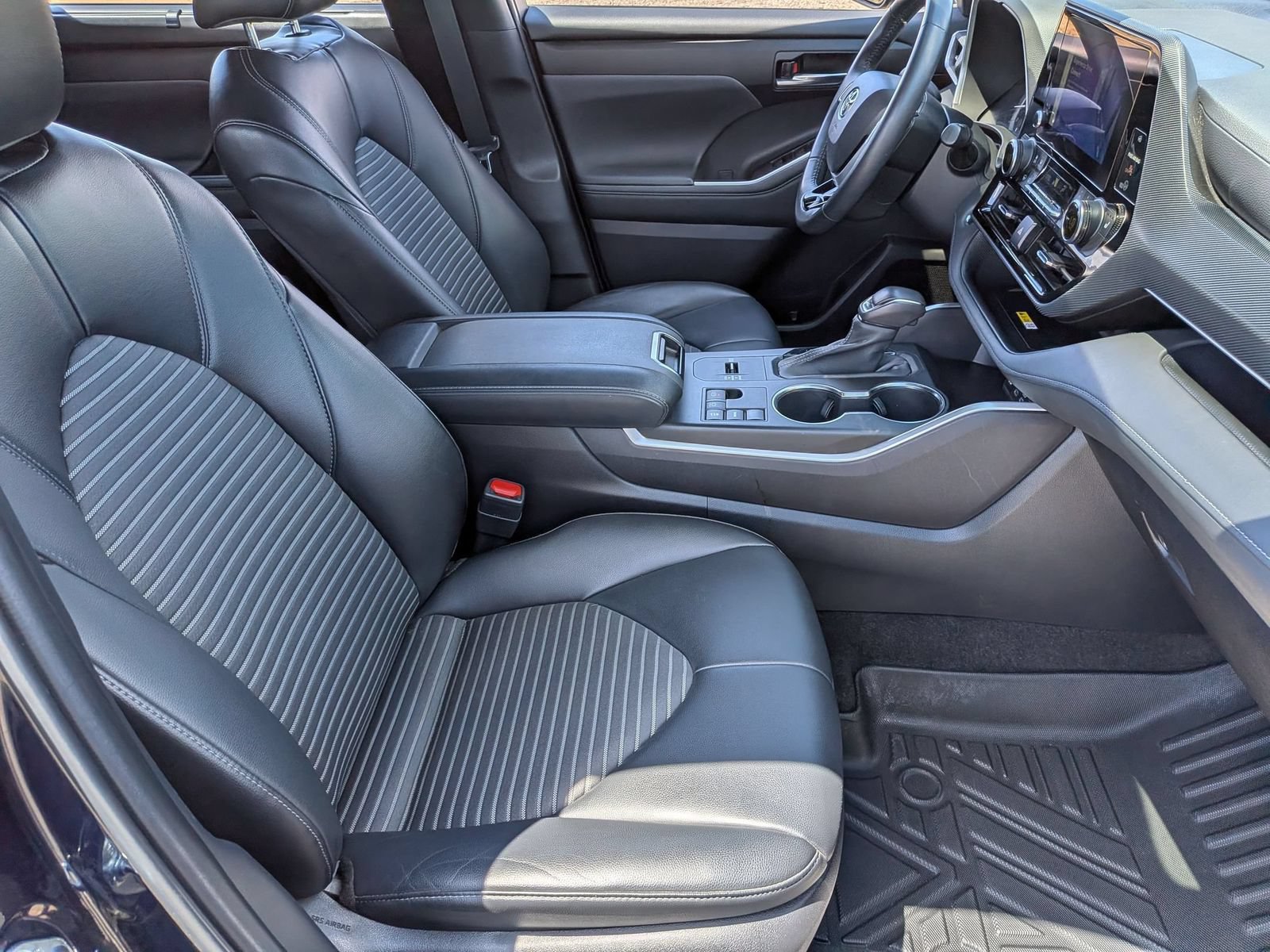 Used 2023 Toyota Highlander XSE FWD image 27