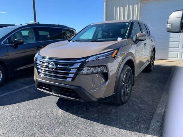 Used 2024 Nissan Rogue SV image 1