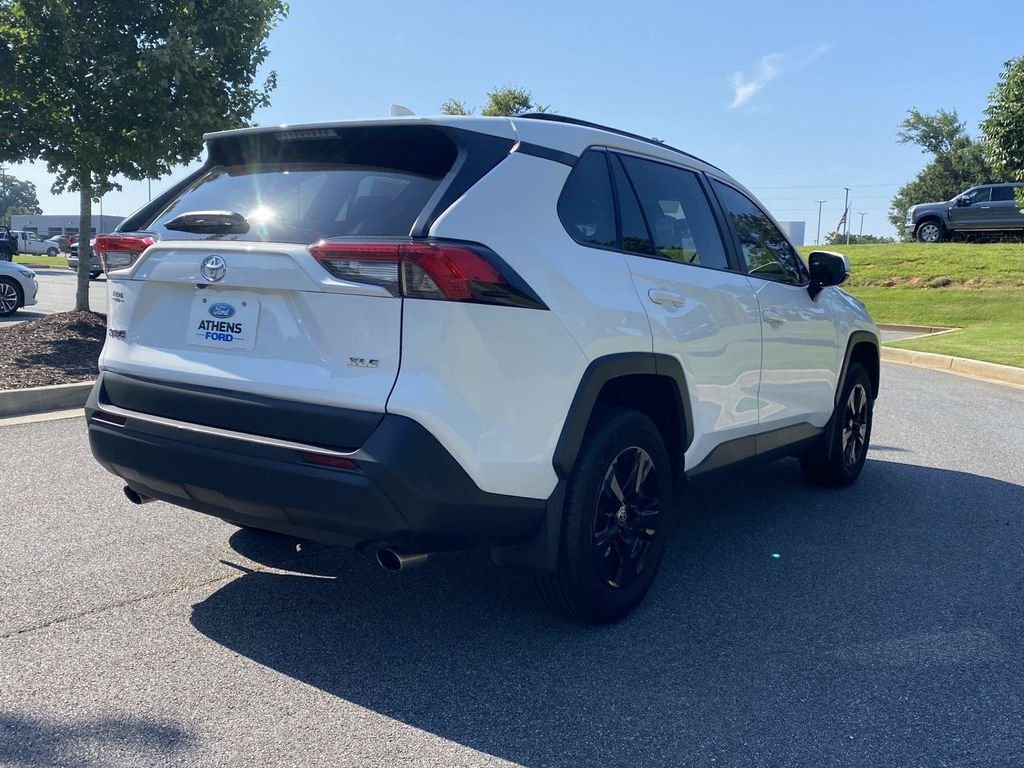 Used 2024 Toyota RAV4 XLE w/ Convenience Package FWD image 3