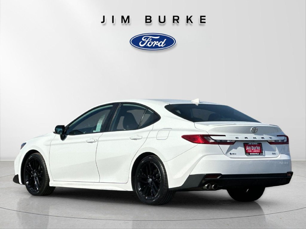 Used 2025 Toyota Camry SE FWD image 3