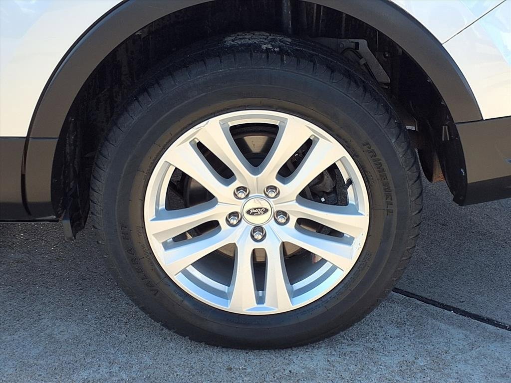 Certified 2018 Ford Explorer XLT w/ Equipment Group 201A image 32