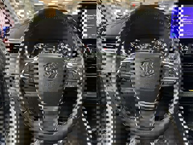 Used 2023 Toyota Highlander L image 6