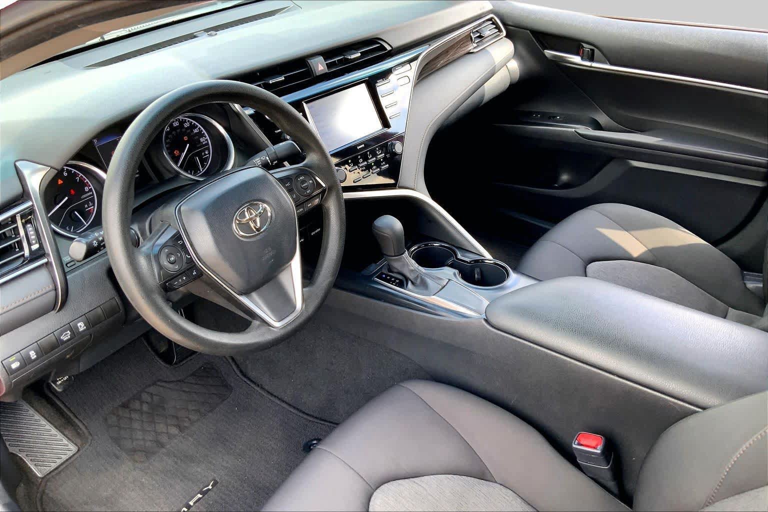 Used 2020 Toyota Camry LE FWD image 18