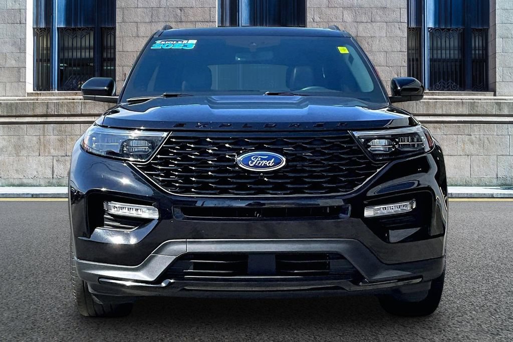 Certified 2023 Ford Explorer ST-Line AWD/4WD image 3
