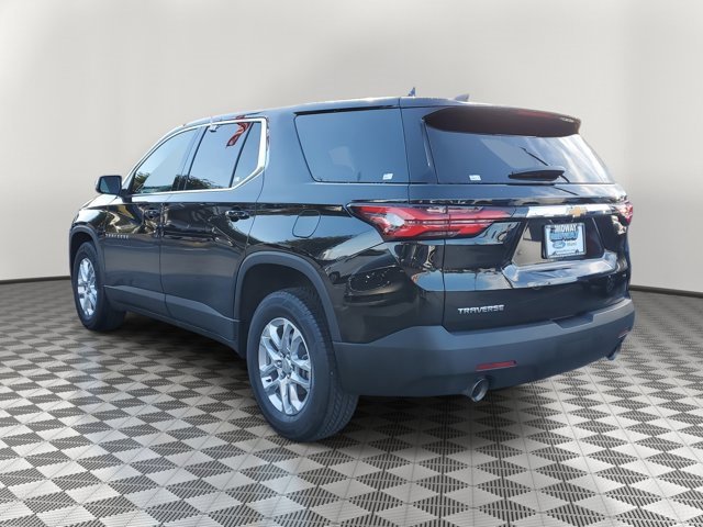 Used 2023 Chevrolet Traverse LS image 2