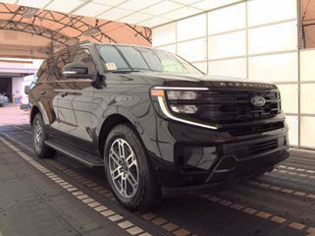Certified 2025 Ford Expedition Active AWD/4WD image 2