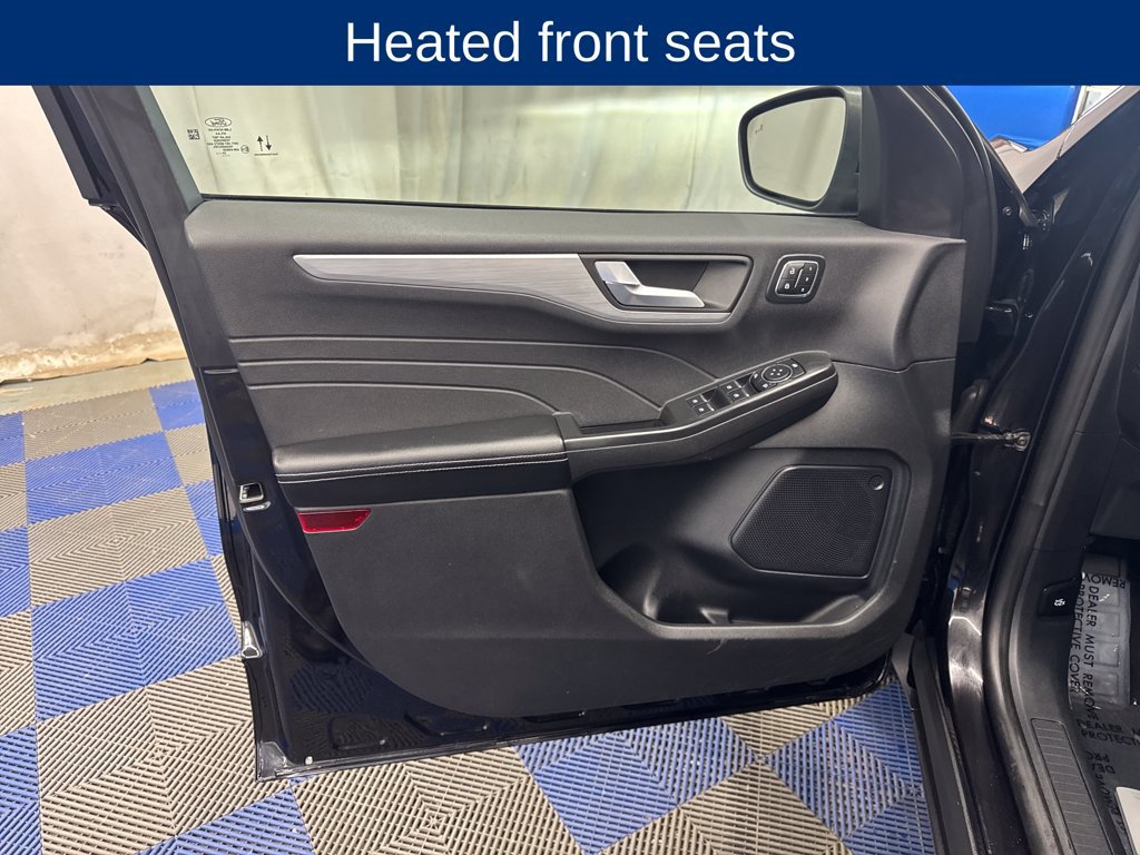Certified 2025 Ford Escape Platinum AWD/4WD image 11