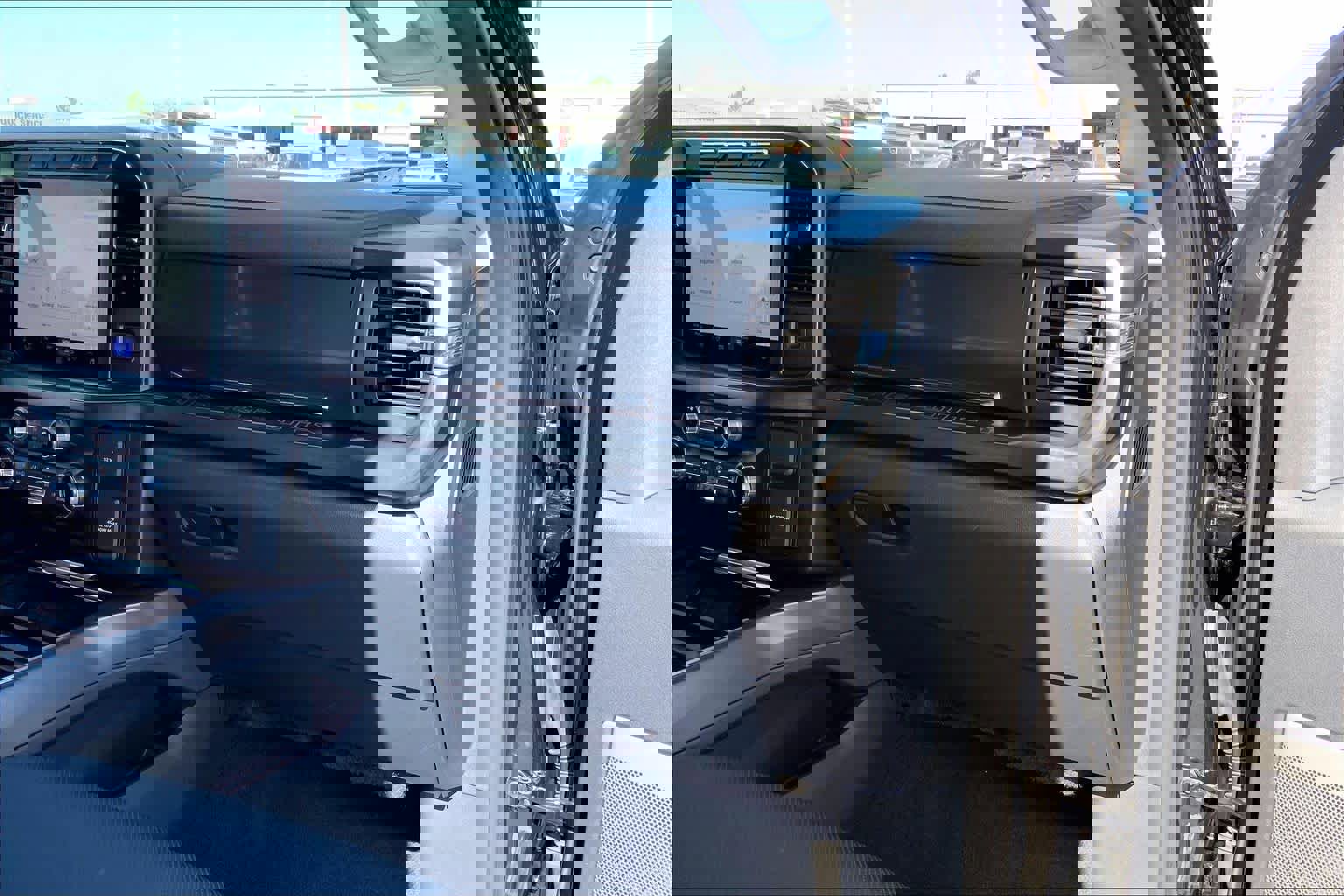 Certified 2024 Ford F350 Lariat w/ Tremor Off-Road Package image 19