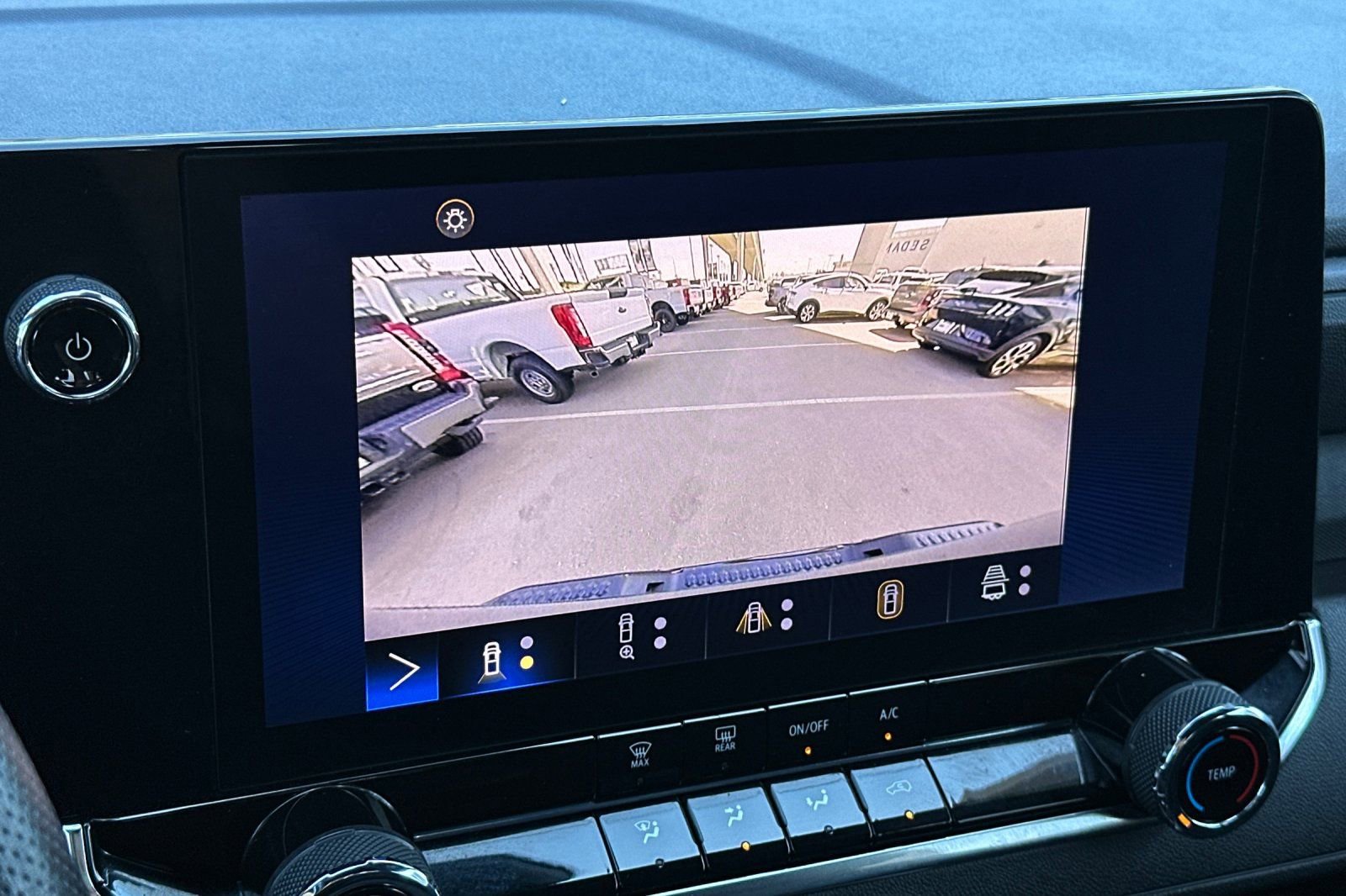 Used 2023 Chevrolet Colorado Trail Boss w/ Technology Package AWD/4WD image 17