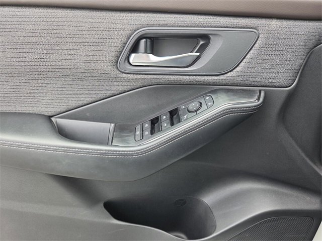 Used 2021 Nissan Rogue SV image 25