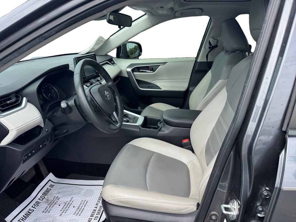 Used 2022 Toyota RAV4 XLE Premium AWD/4WD image 12