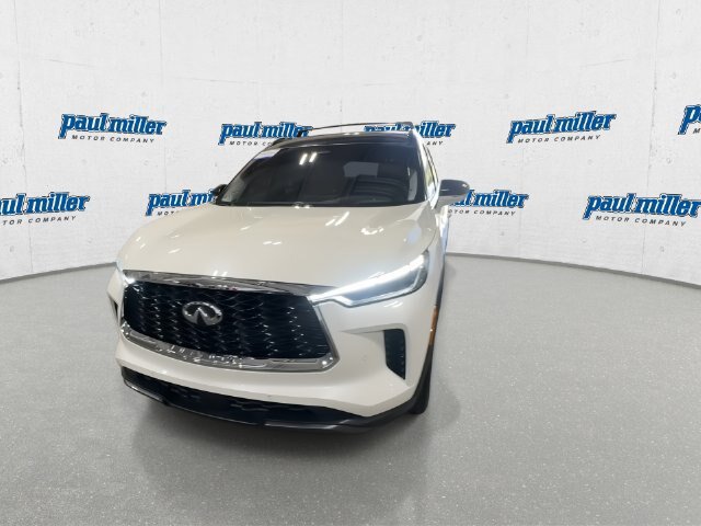 Used 2023 INFINITI QX60 Sensory w/ Vision Package AWD/4WD image 3