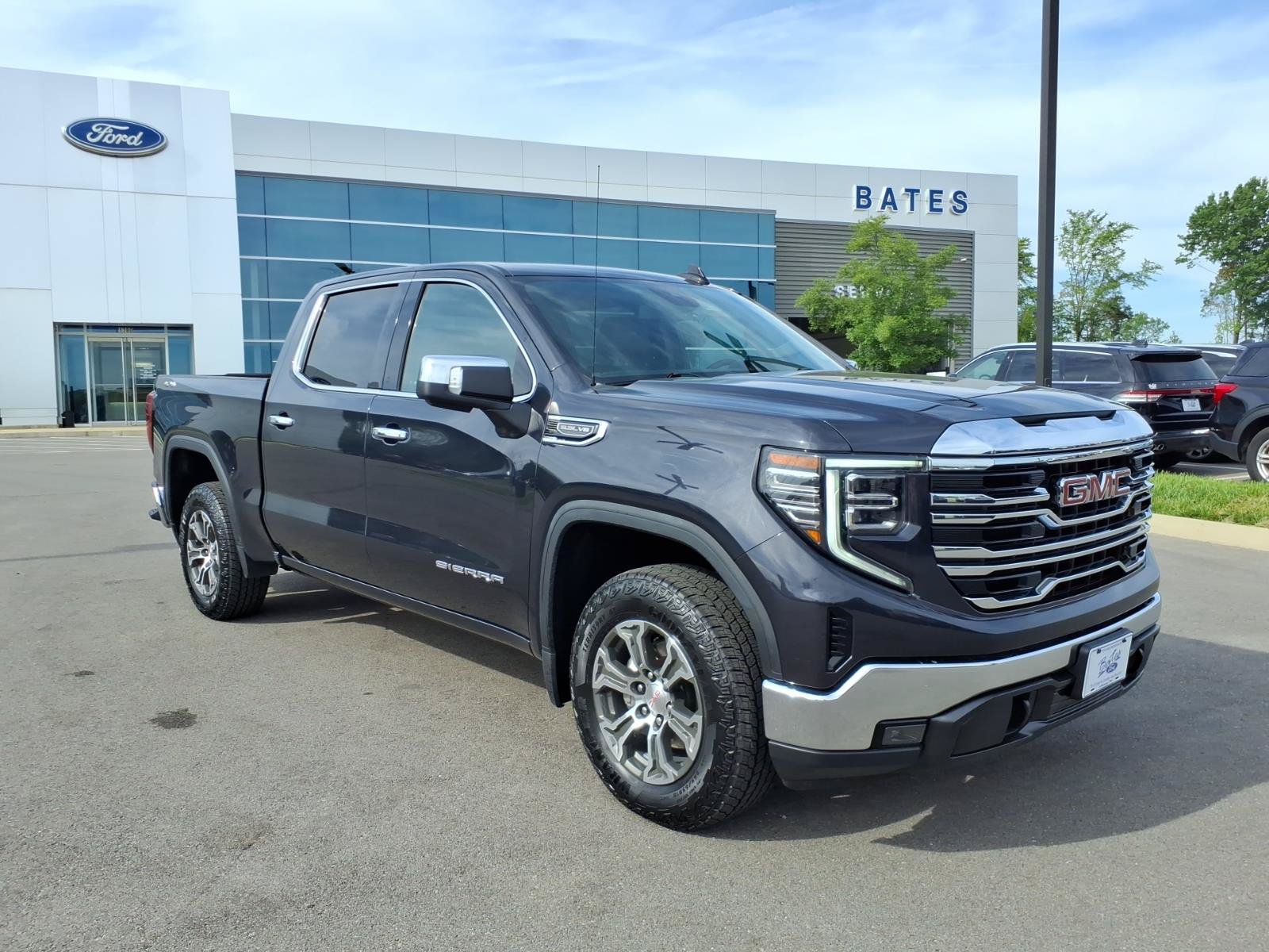 Used 2025 GMC Sierra 1500 SLT AWD/4WD image 1