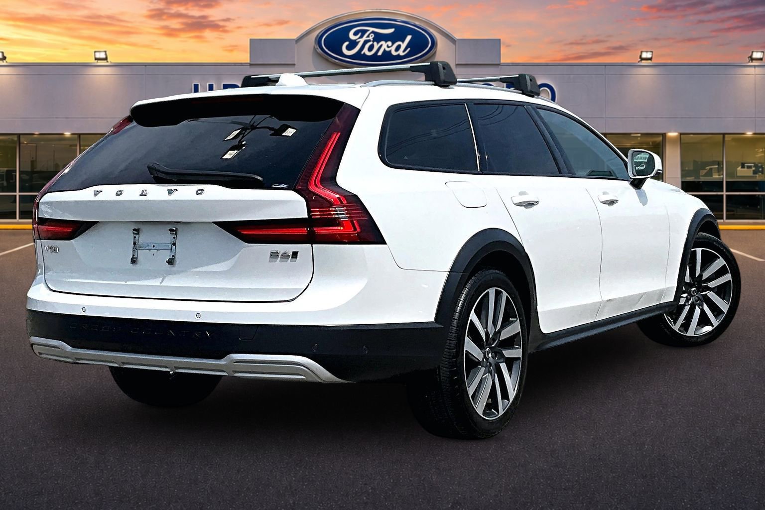 Used 2023 Volvo V90 B6 Cross Country Ultimate AWD/4WD image 4