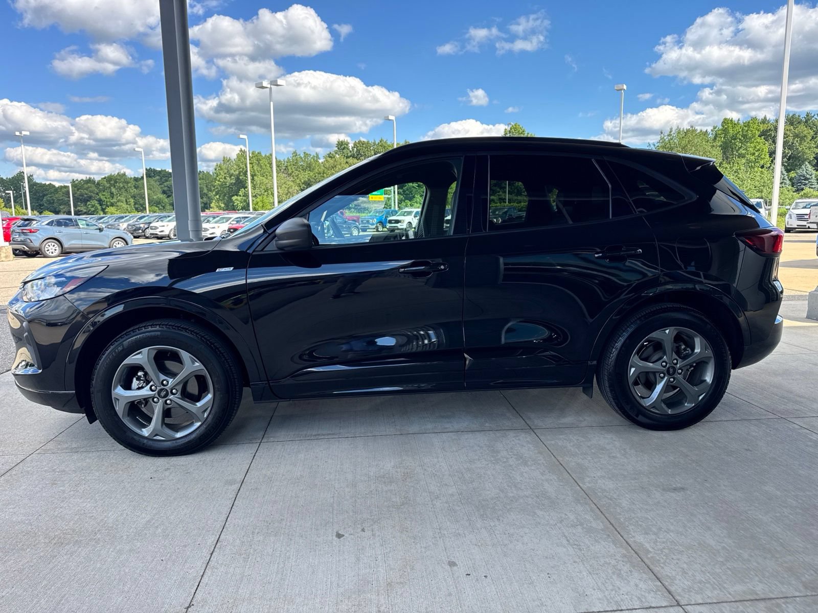 Certified 2024 Ford Escape ST-Line w/ Tech Pack #1 AWD/4WD image 4