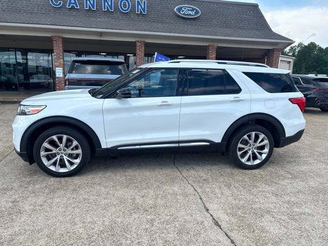 Certified 2023 Ford Explorer Platinum w/ Class IV Trailer Tow Package AWD/4WD image 2