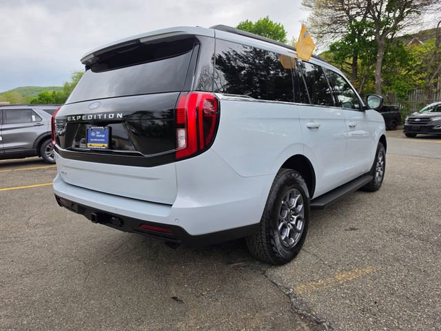 Certified 2025 Ford Expedition Active AWD/4WD image 9