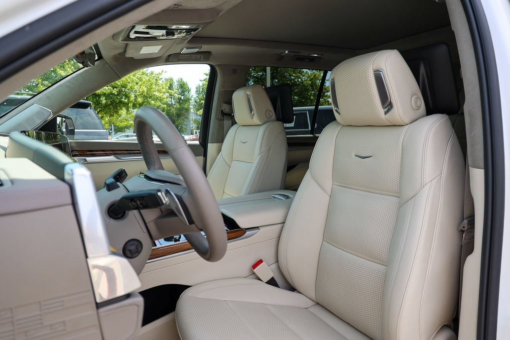 Used 2025 Cadillac Escalade Premium Luxury Platinum AWD/4WD image 34